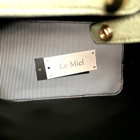 Women's Tote Handbag - Picture 4 of 4